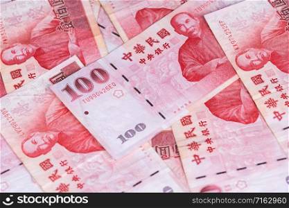100 New Taiwan Dollar banknote, Cash