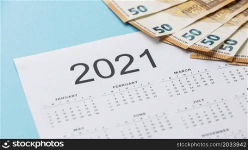 2021 calendar with banknotes arrangement