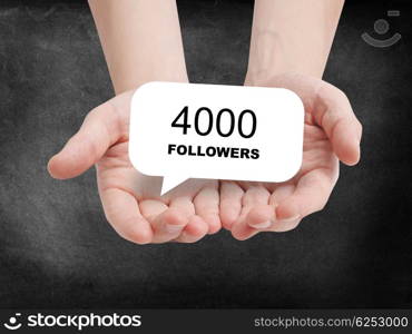 4000 followers written on a speechbubble
