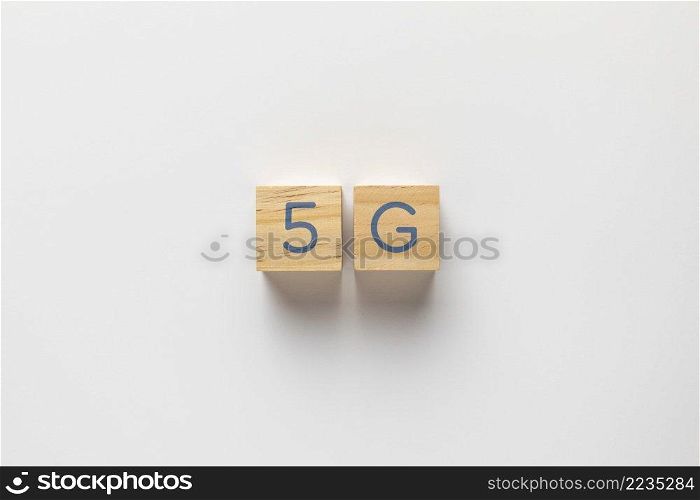 5g written small cubes plain background
