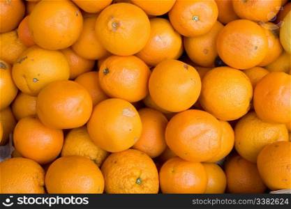 A background of fresh oranges in an outdoor market