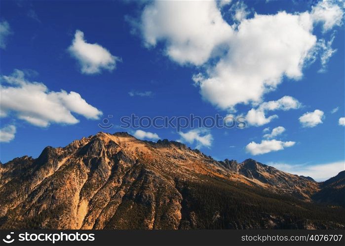 A beautiful view fo Cascades Mountain at Washington state