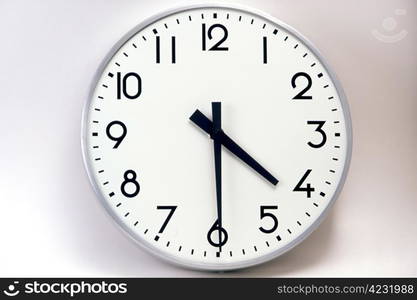 A big and white clock on the wall