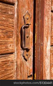 a brass brown knocker and wood door cairate varese italy