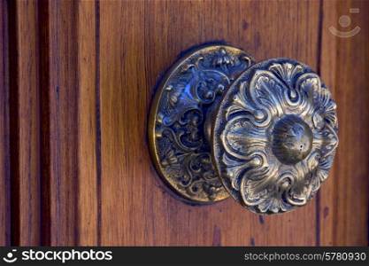 a brass brown knocker and wood door colonia del sacramento uruguay