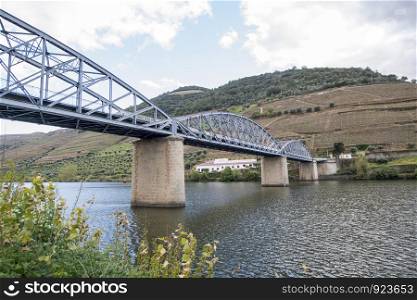 a bridge in the town of Pinhao on the Douro river, east of Porto in Portugal in Europe. Portugal, Regua, April, 2019. EUROPE PORTUGAL DOURO BRIDGE
