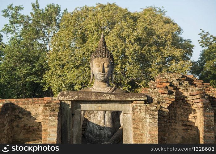 a Buddha at the Wat Si Chum at the Historical Park in Sukhothai in the Provinz Sukhothai in Thailand. Thailand, Sukhothai, November, 2019. ASIA THAILAND SUKHOTHAI WAT SI CHUM