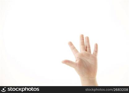 A child&acute;s hand and white background.