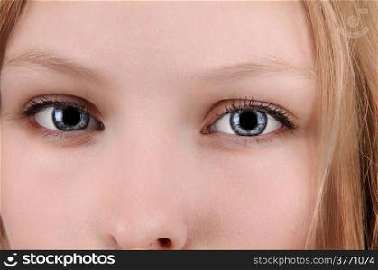 A closeup picture of a lovely girls face with blue eye&rsquo;s.