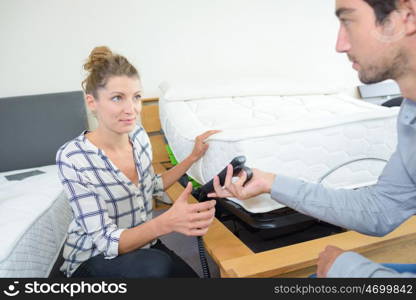 a couple buying an ergonomic bed shop