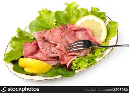 a dish of roastbeef with fresh salad