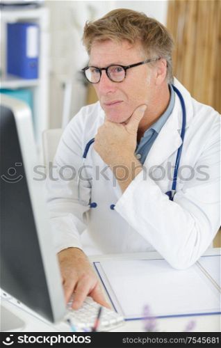 a doctor using a pc