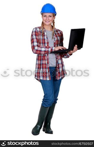 A female foreman with a laptop.