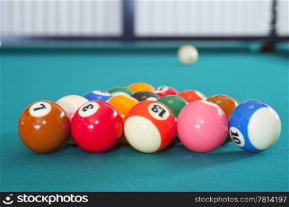 A game of eight ball pool, ready for the break,