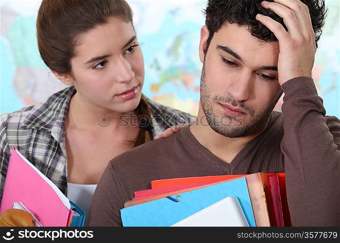 A girl trying to cheer up her boyfriend who&acute;s having a headache.