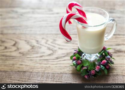 A glass of eggnog with mince pies