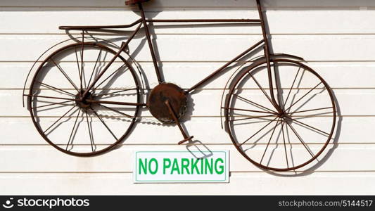 a no parkin signal in the garage door and antique bicycle hanging