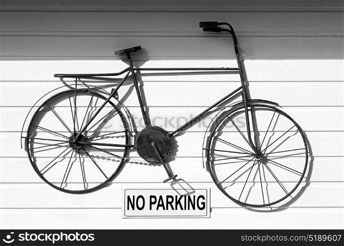 a no parkin signal in the garage door and antique bicycle hanging