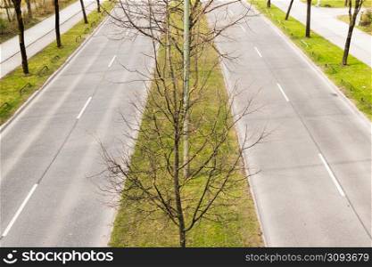 A parallel roads without car traffic