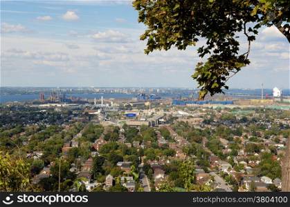 A picture of the lower city of Hamilton from the mountain,&#xA;with the harbour in the background.&#xA;