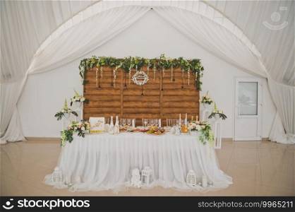 A place for the bride and groom at a festive Banquet in a rustic style 2652.