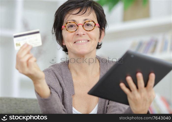a smiling woman paying online