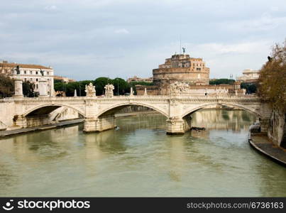 A view of the Tiber River, with the historic Castel Sant&rsquo;Angelo in the background, Rome, Italy