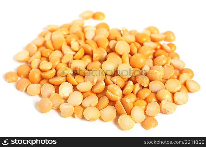 A view of yellow split peas seen from the side, with a white background and a light shadow