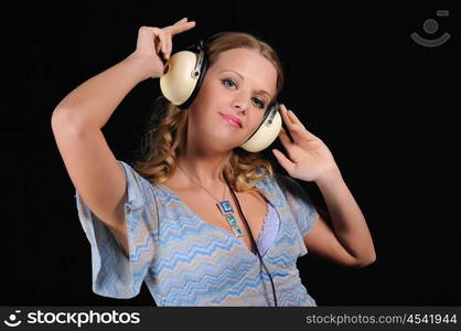 A young girl with headphones to have fun