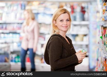 A young woman buying groceries in a grocery store