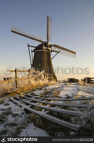 Achtkante mill near Streefkerk in winter mood. Achtkante mill near Streefkerk