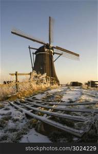 Achtkante mill near Streefkerk in winter mood. Achtkante mill near Streefkerk