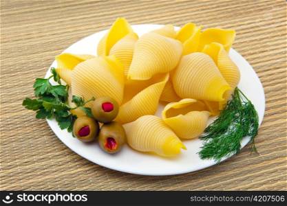 &acute;shell&acute; pasta on a plate, with fennel, parsley and olives