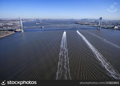 Aerial view of New York City&acute;s Verrazano-Narrow&acute;s Bridge with boats in water.