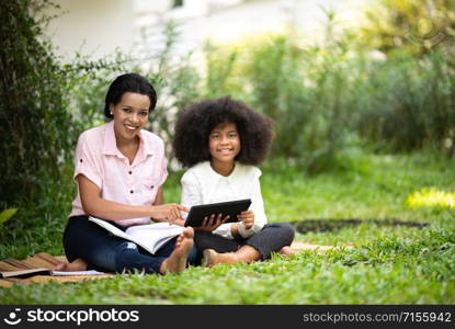 African girls are smiling happily with the family.