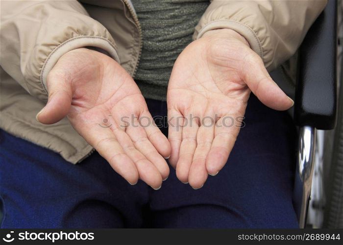 Aged people&acute;s hand