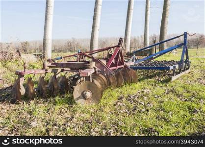 Agricultural tool, disc harrow and old harrow