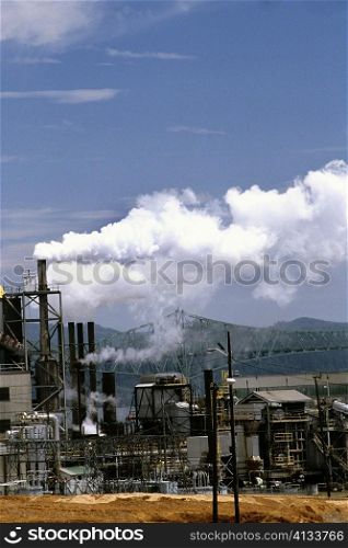 Air pollution at a paper mill, North Benol, Oregon, USA