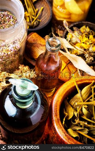 Alternative herbal medicine. Natural herbal medicine,medicinal herbs and herbal medicinal tinctures.Natural herbs medicine