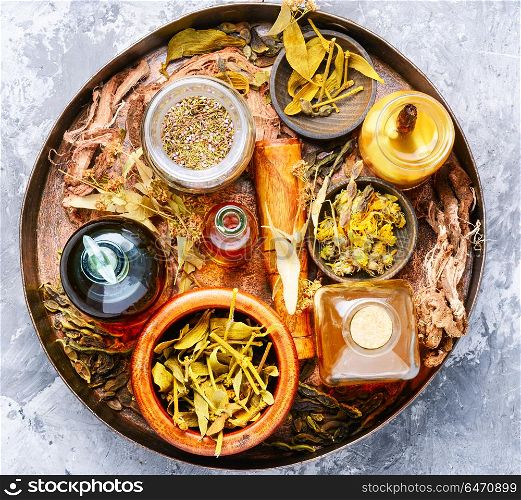 Alternative herbal medicine. Natural herbal medicine,medicinal herbs,roots and herbal medicinal tinctures.Natural herbs medicine