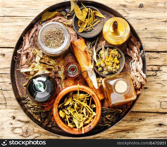 Alternative herbal medicine. Natural herbal medicine,medicinal herbs,roots and herbal medicinal tinctures.Natural herbs medicine