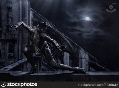 Amazing catwoman hunting at night