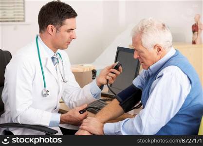 American doctor taking senior man&acute;s blood pressure
