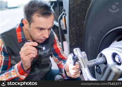 an auto service tyre inspector