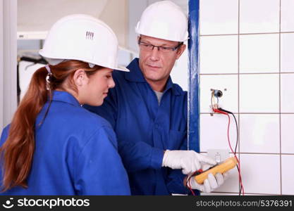 an electrician teaching how to use an ammeter