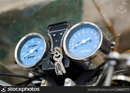 An image of a speedometer of a motocycle
