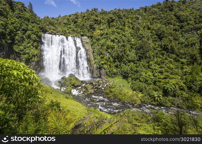 An image of the Marokopa Falls New Zealand