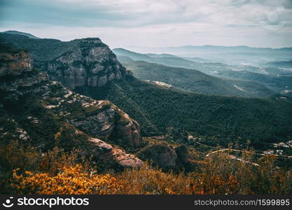 An imposing landscape of rugged mountains and fields that extend to the horizon in Sant Miquel del Fai