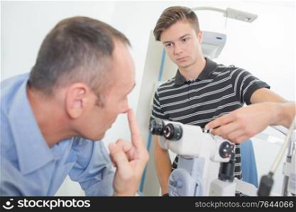 an ophtalmologist giving the instructions