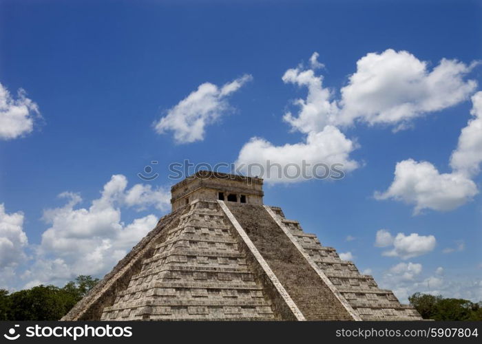 Ancient Mayan pyramid, Kukulcan Temple at Chichen Itza, Yucatan, Mexico